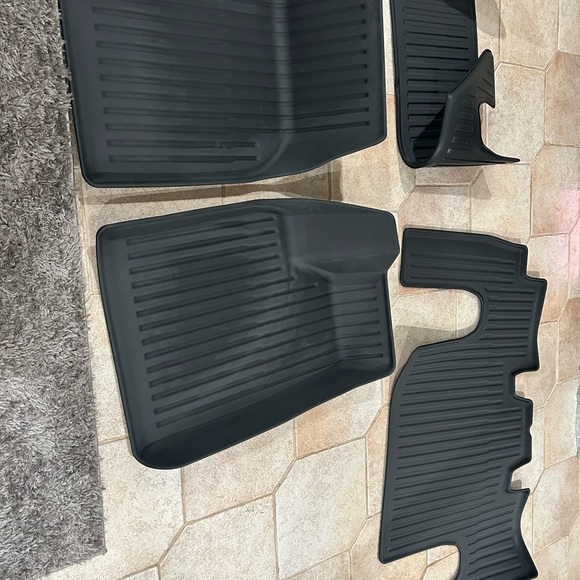 Wennebird all weather slip proof mats for 2021-2023 Tesla model x floor liners - Picture 2 of 6